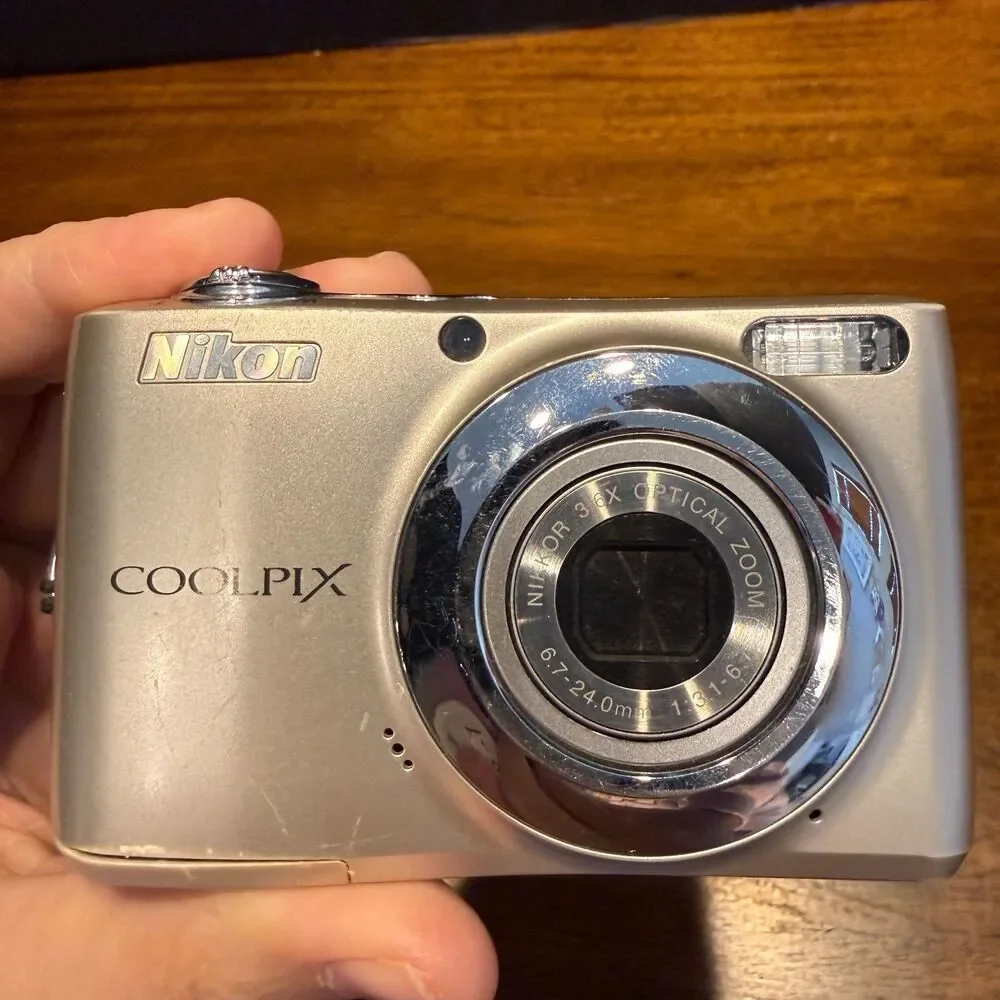 Nikon COOLPIX L22 12.0MP Digital Camera -Champagne silver- tested read condition